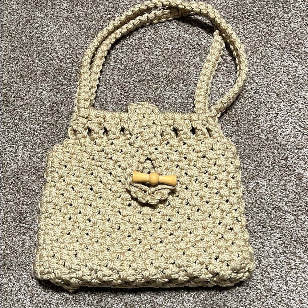 Handcrafted Vtg Macrame Crochet 1960/70’s Cream Satin lined Purse